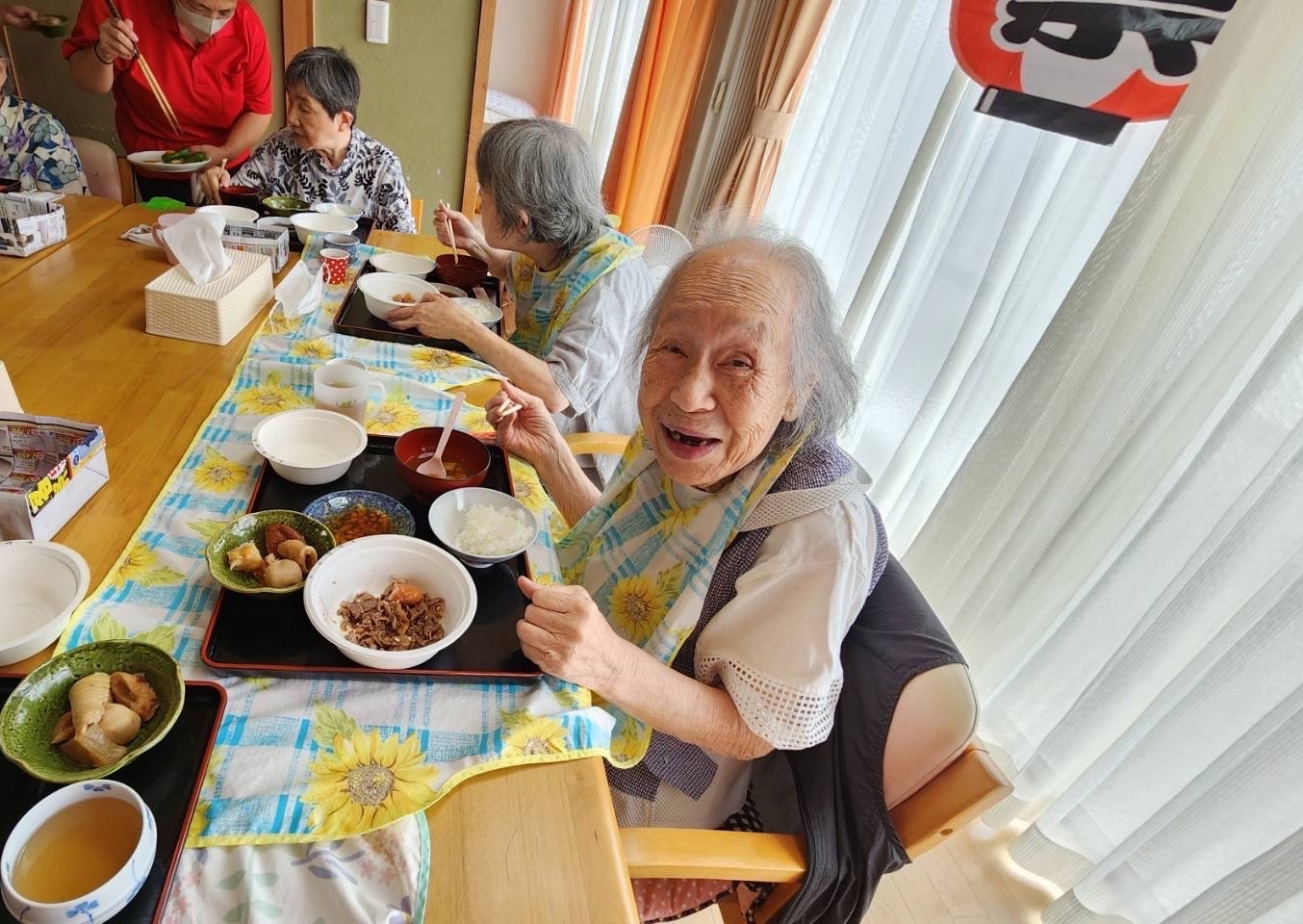 利用者様のお食事中の様子