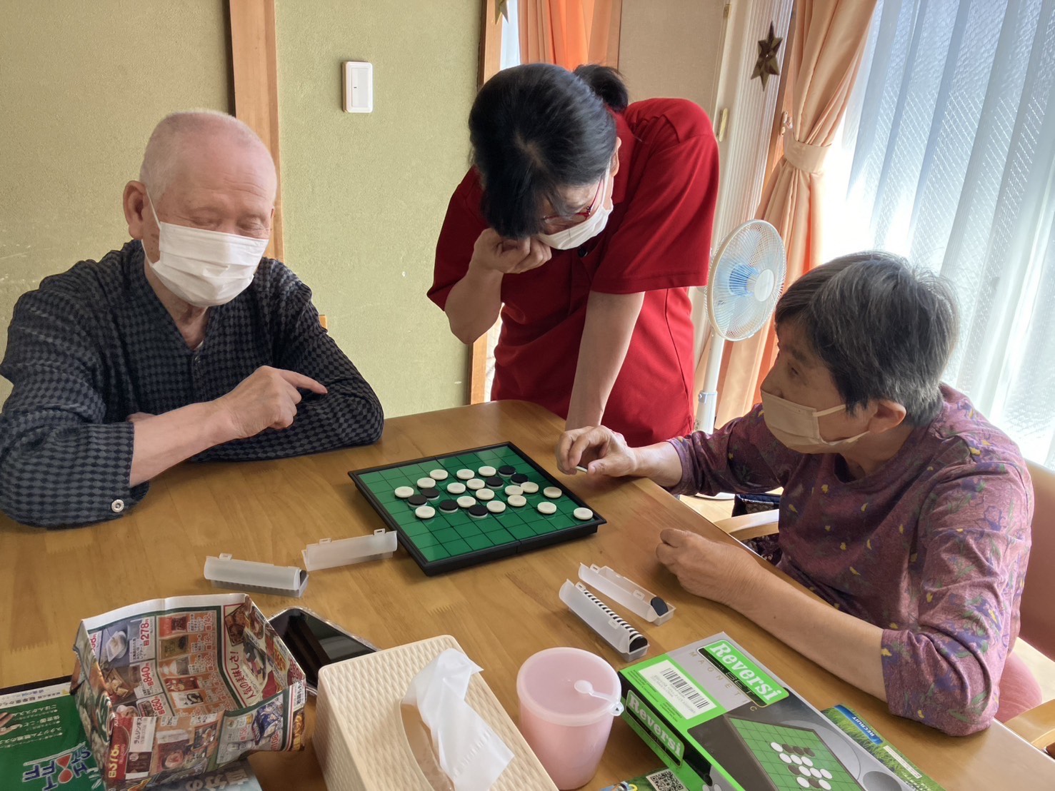 レクリエーションをする利用者様のお写真